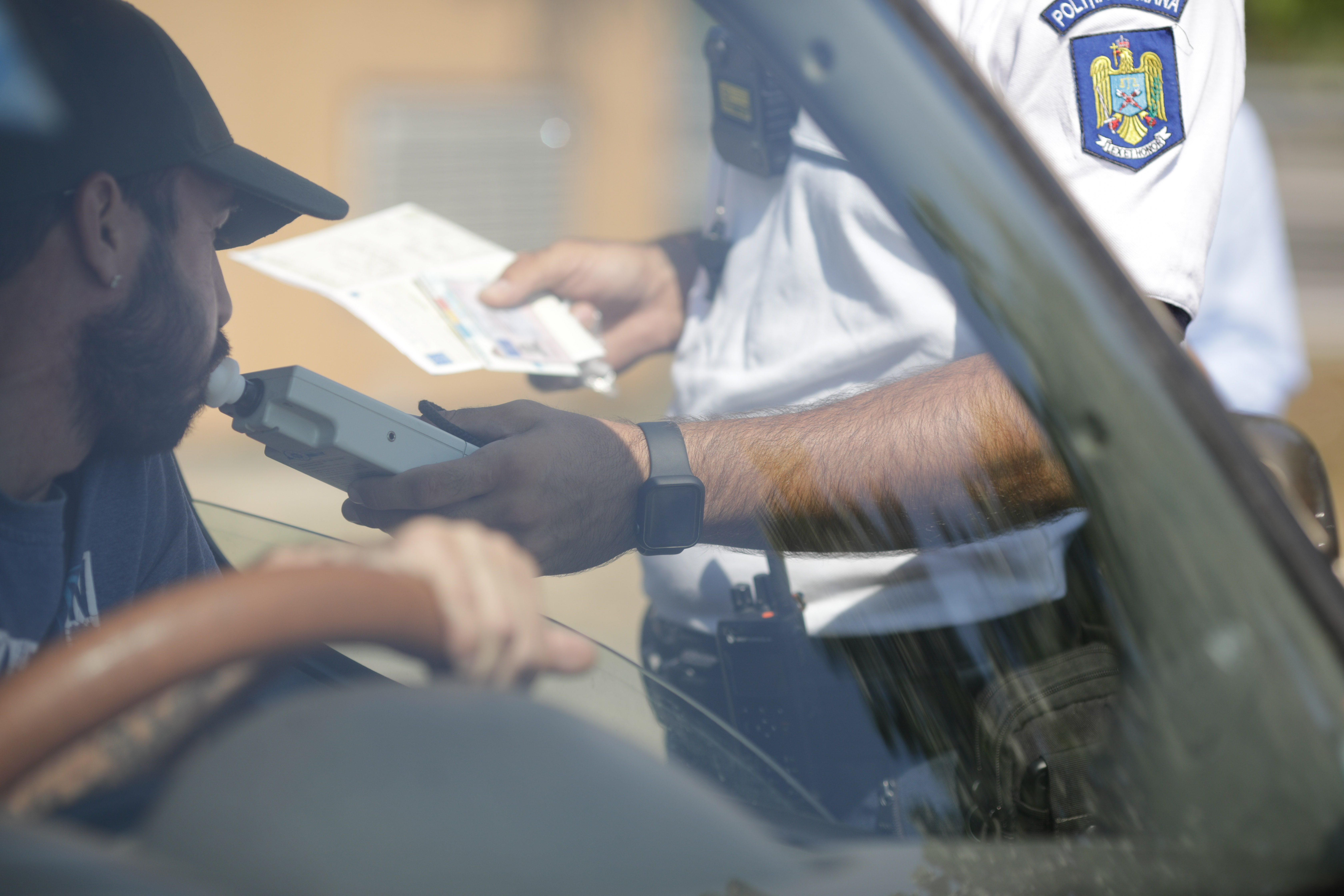 Accident provocat în București de un om de afaceri băut. Doi polițiști au fost răniți