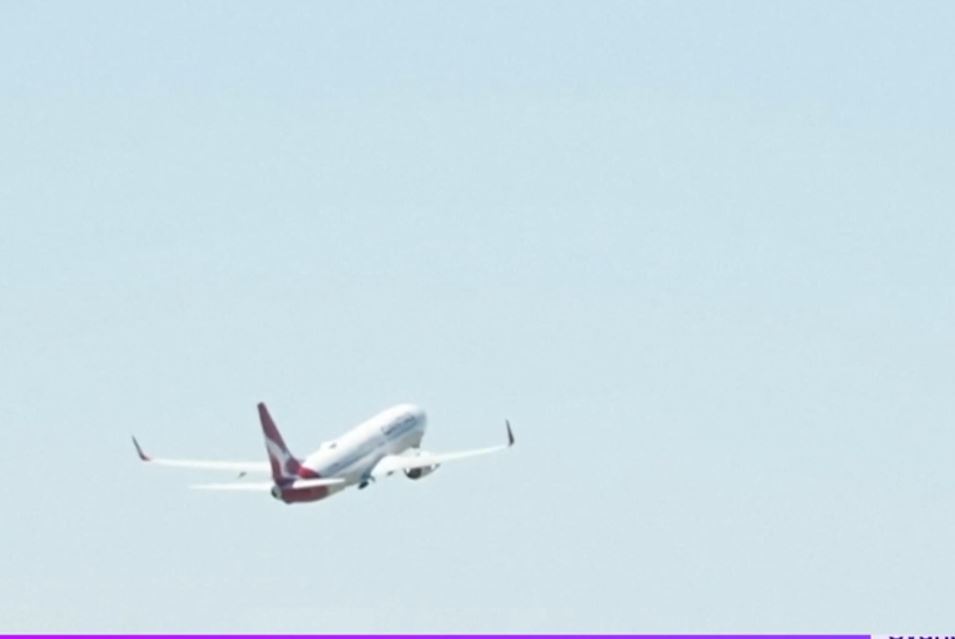 Panică într-un avion cu 170 de pasageri din cauza unei pene de motor. „S-a produs o bubuitură puternică. Am zburat mult timp în cerc”