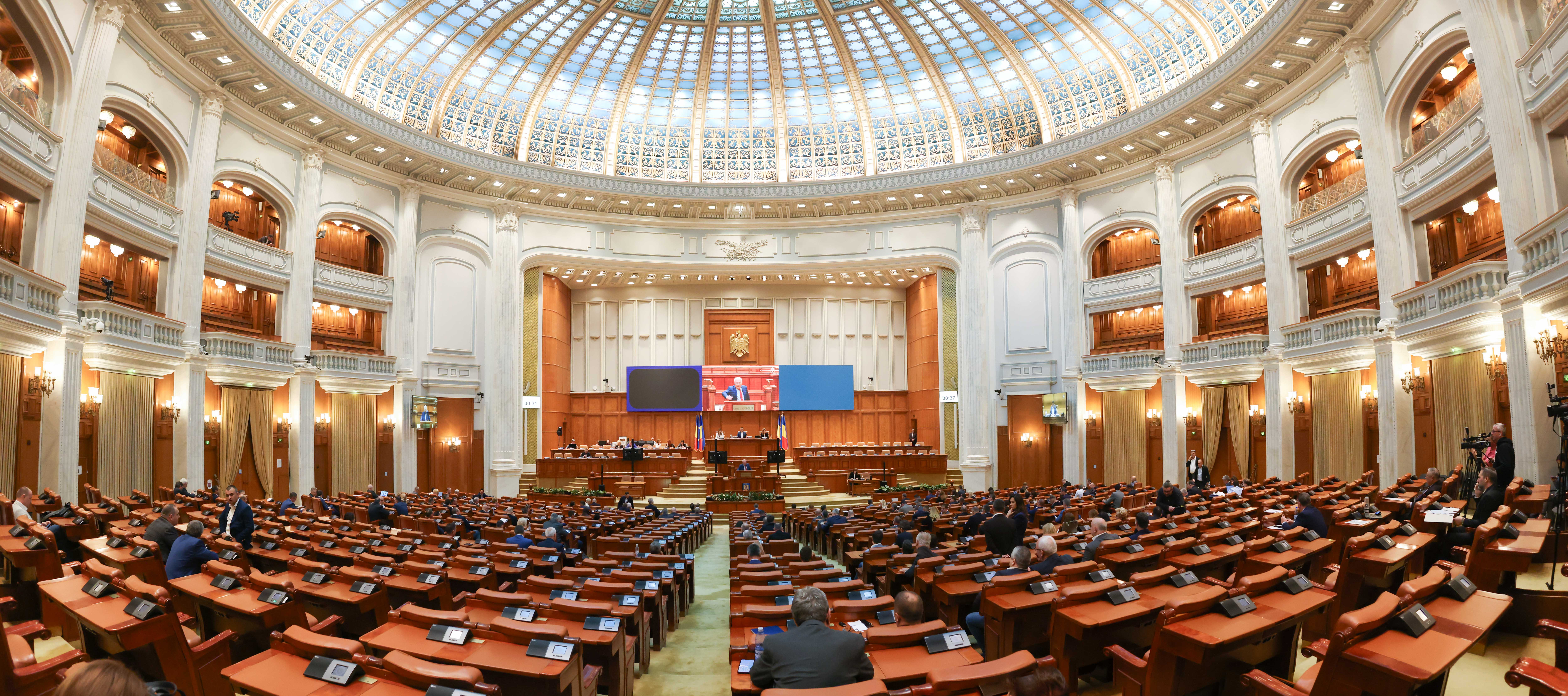 Deputați cu zeci de absențe într-o singură lună. Lista chiulangiilor din Parlament