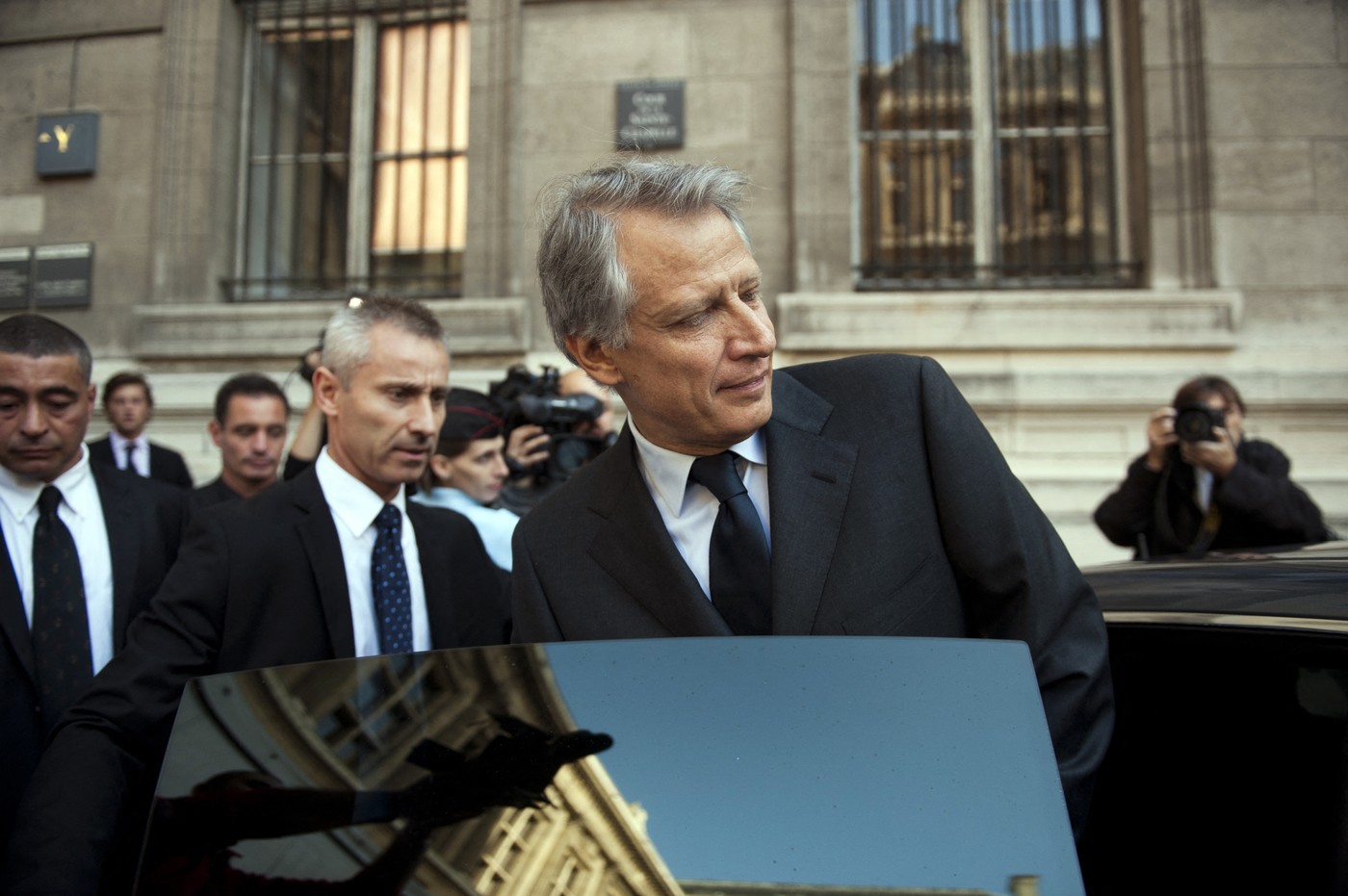 Franța cheltuie milioane de euro pe beneficii pentru foștii premieri și președinți, bani separați de pensii și protecție