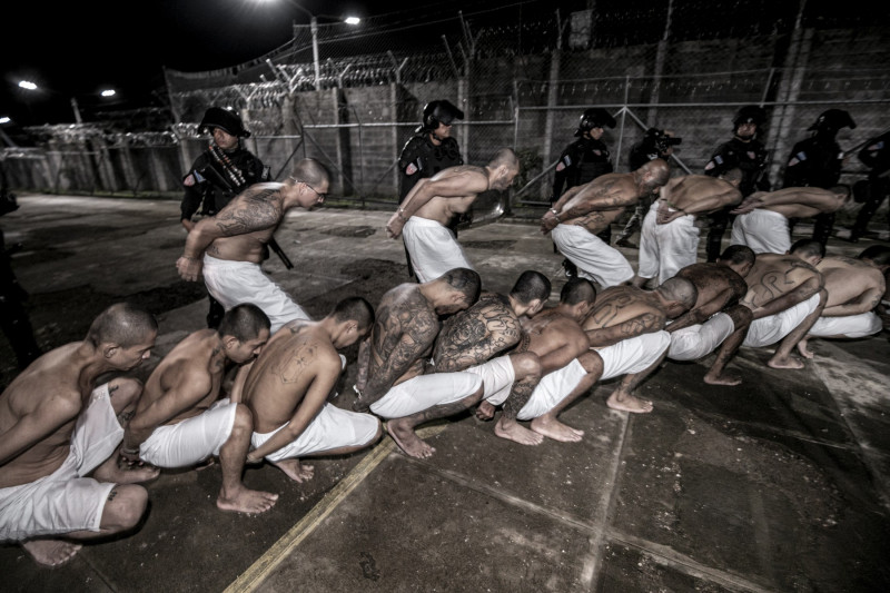 2,000 gang members transferred to the high-security prison in El Salvador