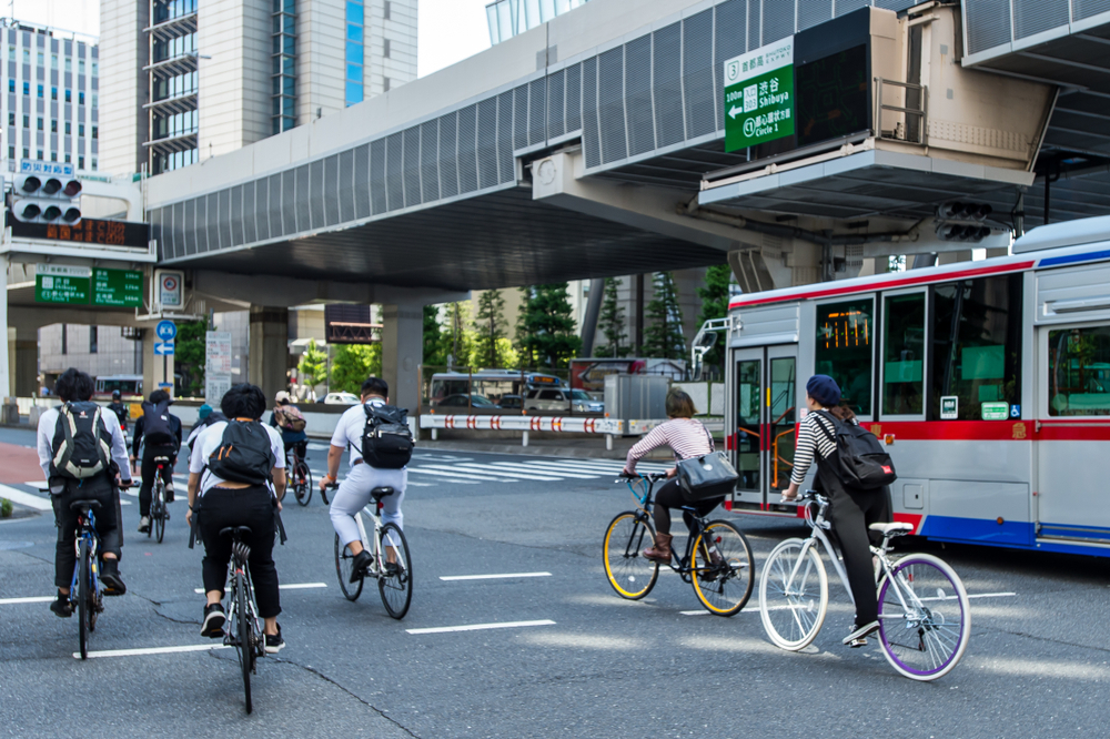Japonia a introdus o nouă lege pentru bicicliști. Pentru ce fapte pot ajunge la închisoare