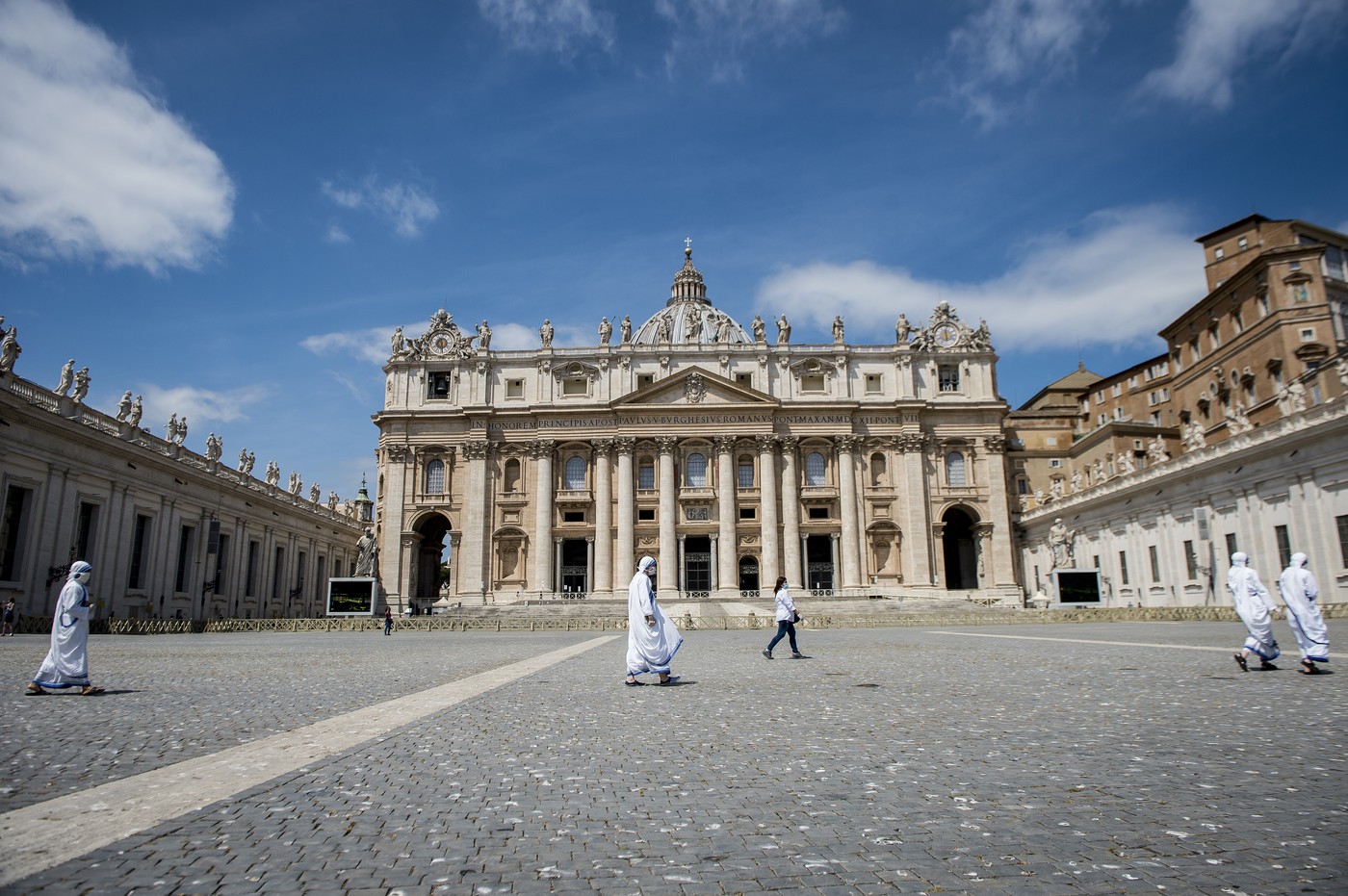 Israelul și Vaticanul sunt implicate într-un scandal de piraterie informatică. Mâna dreaptă a lui Putin este pe lista țintelor