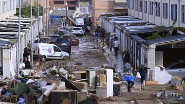 inundatii spania masini pe strazi