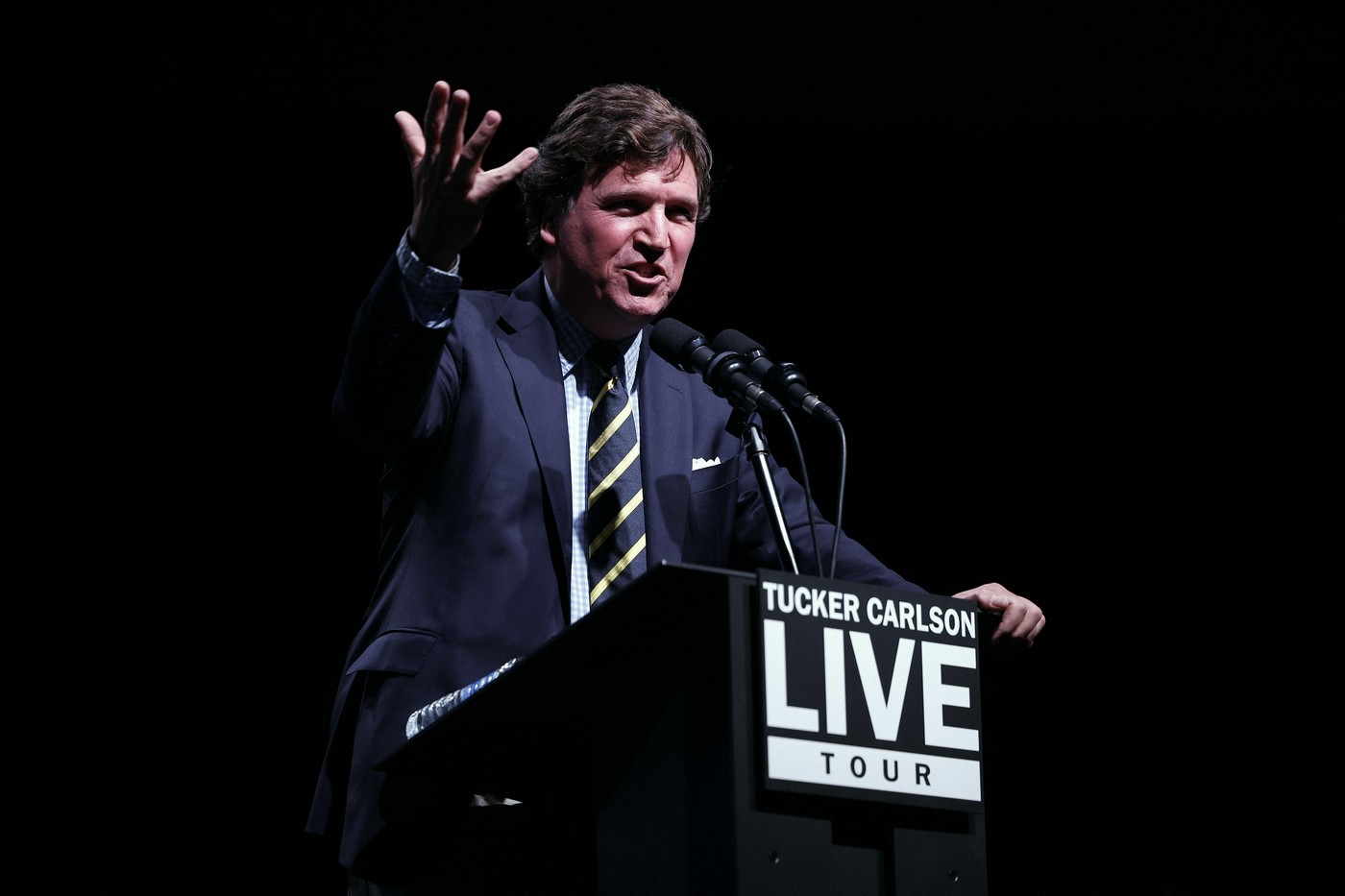 Tucker Carlson, „trompeta” lui Trump, susține că a fost „mutilat fizic” de un demon care i-a lăsat „urme de gheare”