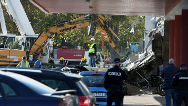 Acoperișul exterior al gării din Novi Sad s-a prăbușit / Sursă foto: Profimedia