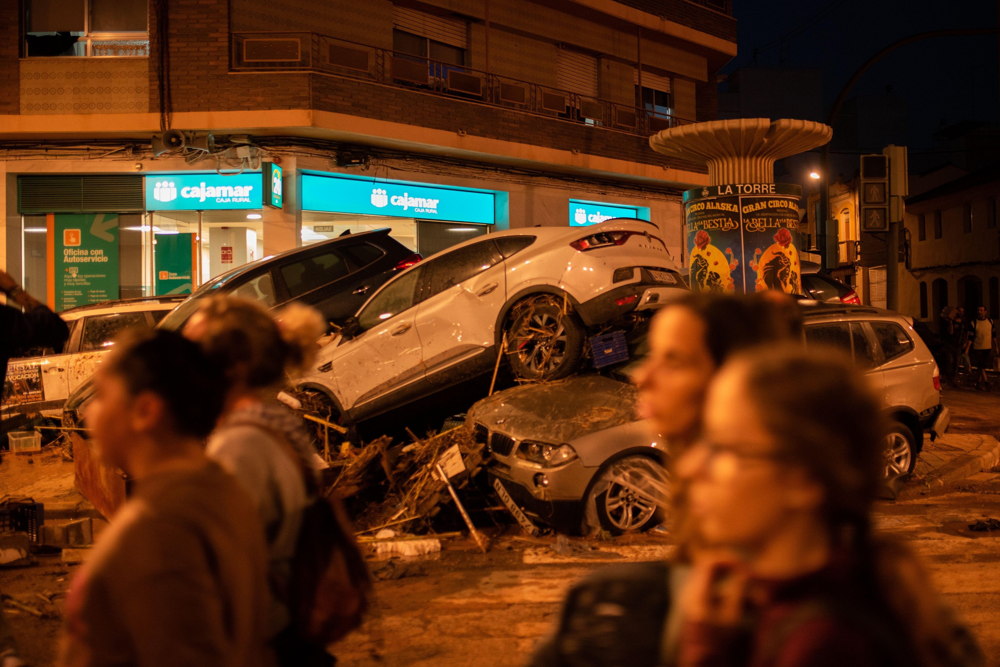 Cum au ajuns inundațiile din Valencia să fie atât de mortale. Ce greșeli au făcut autoritățile