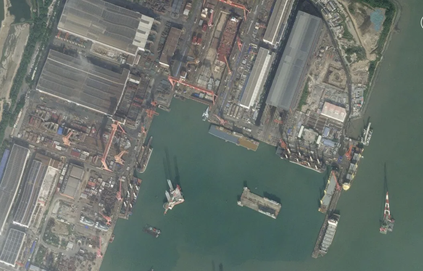Imagini din satelit arată un misterios portavion construit în China, pe fondul expansiunii navale vertiginoase