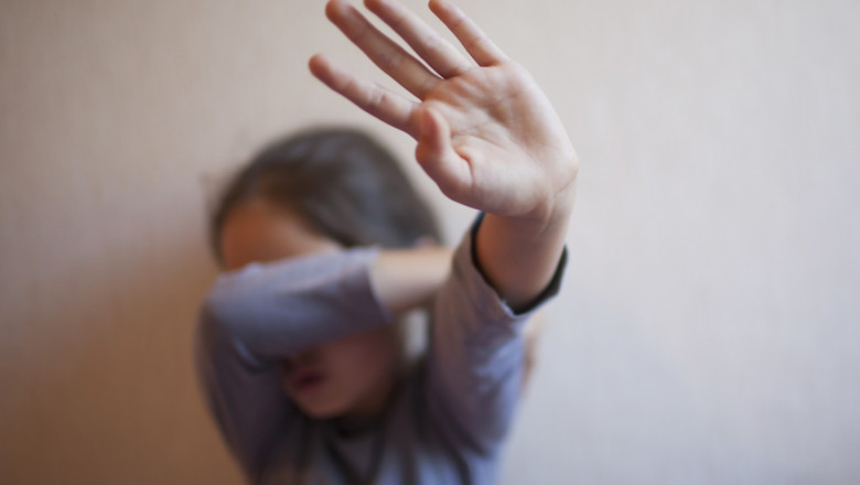 Statistici șocante: un copil este violat în fiecare zi în România. Ce arată cele mai recente date