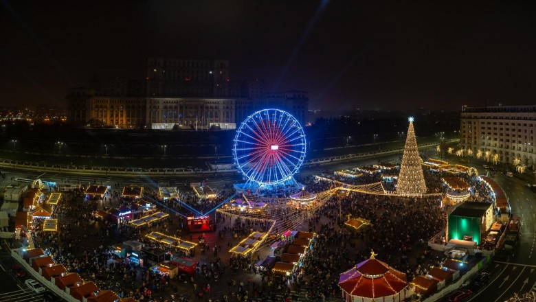 Cel mai mare târg de Crăciun din Capitală se deschide vineri, 29 noiembrie, în Piața Constituției. Vor fi spectacole în fiecare weekend. Foto Primăria Capitalei