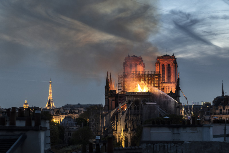 Incendiu-Notre-Dame