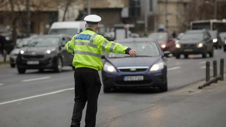 Pasager îi era fratele în vârstă de 10 ani. Copiii au pornit din Pitești și au fost descoperiți în trafic abia în Slatina, unde era destinația.