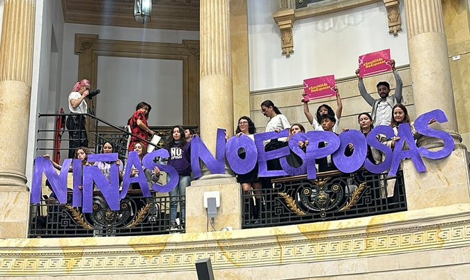 Columbia interzice căsătoriile copiilor după 17 ani de campanie. Legea „Sunt fete, nu soții” a fost adoptată
