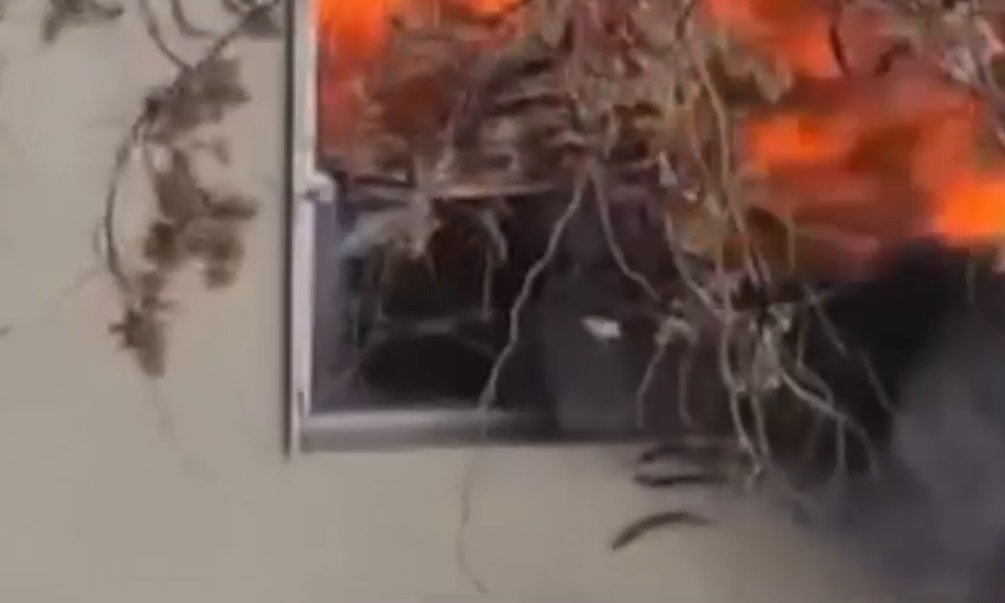 Incendiu puternic într-un bloc din Sectorul 3 al Capitalei. Două persoane au fost evacuate
