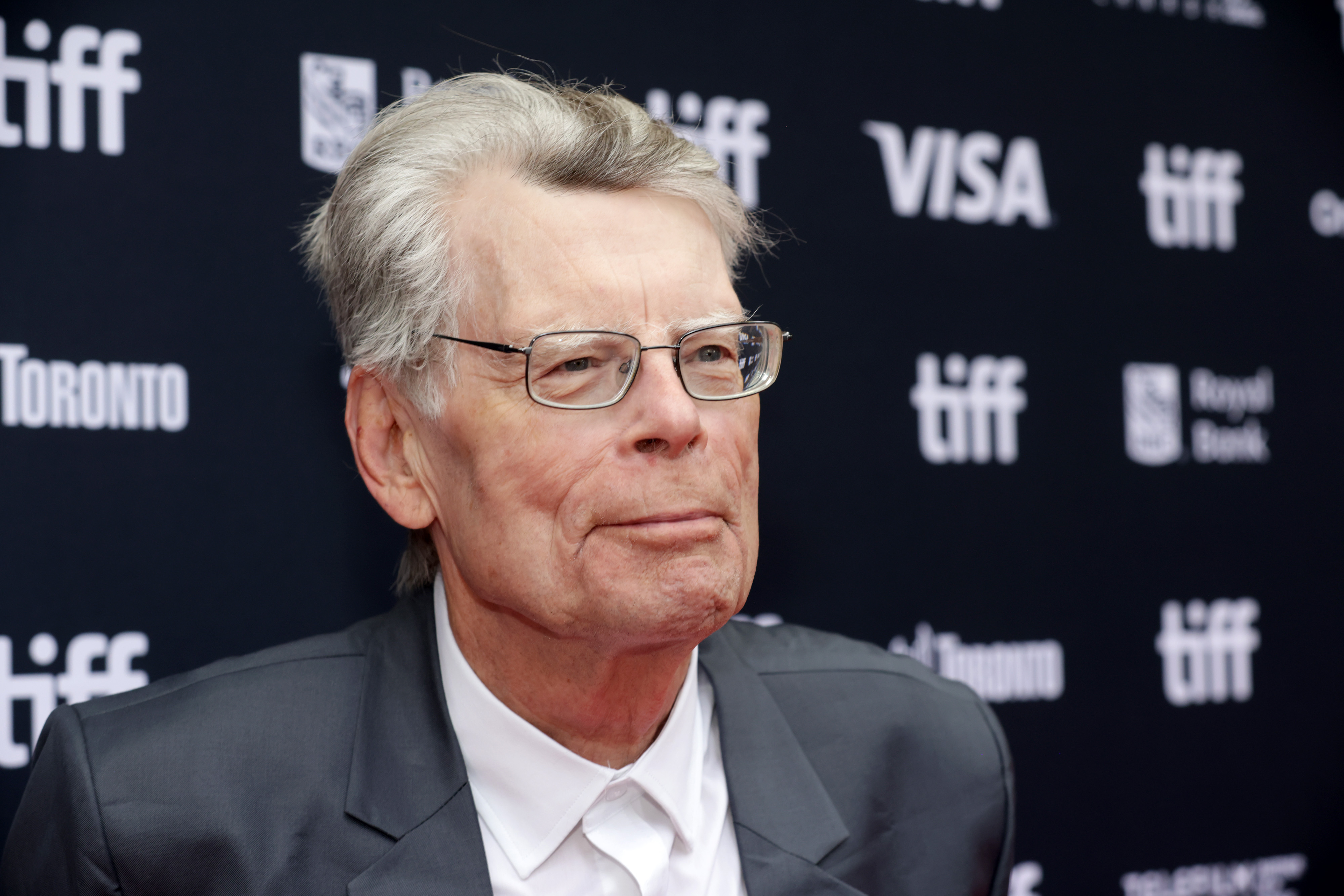 Stephen King a anunţat că nu va mai scrie pe X. Care este motivul invocat de celebrul autor