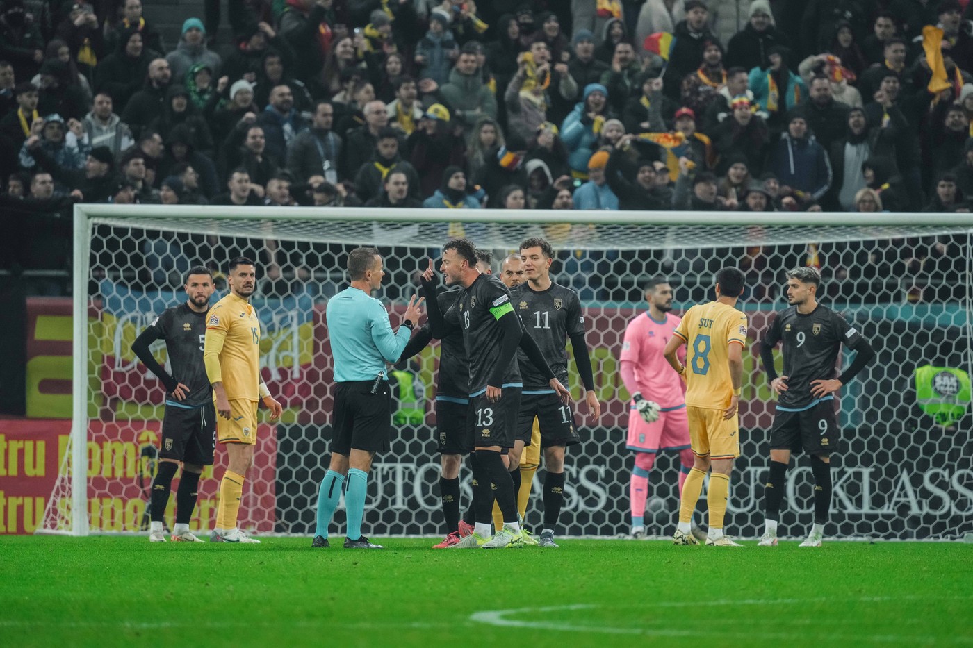 Premierul kosovar dă vina pe români pentru ce s-a întâmplat la meciul de vineri și anunță presiuni la UEFA. Reacția lui Marcel Ciolacu