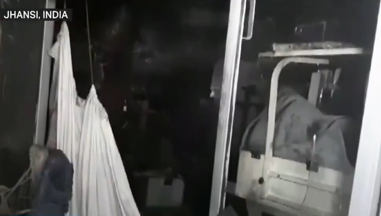 Incendiu spital Jhansi, 10 nou-născuţi decedaţi, 16 în stare critică | sursa foto: Digi24