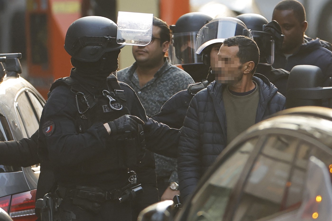 Luare de ostatici în Paris, intervenție poliție, bărbat arestat, angajați eliberați | sursa foto: Digi24