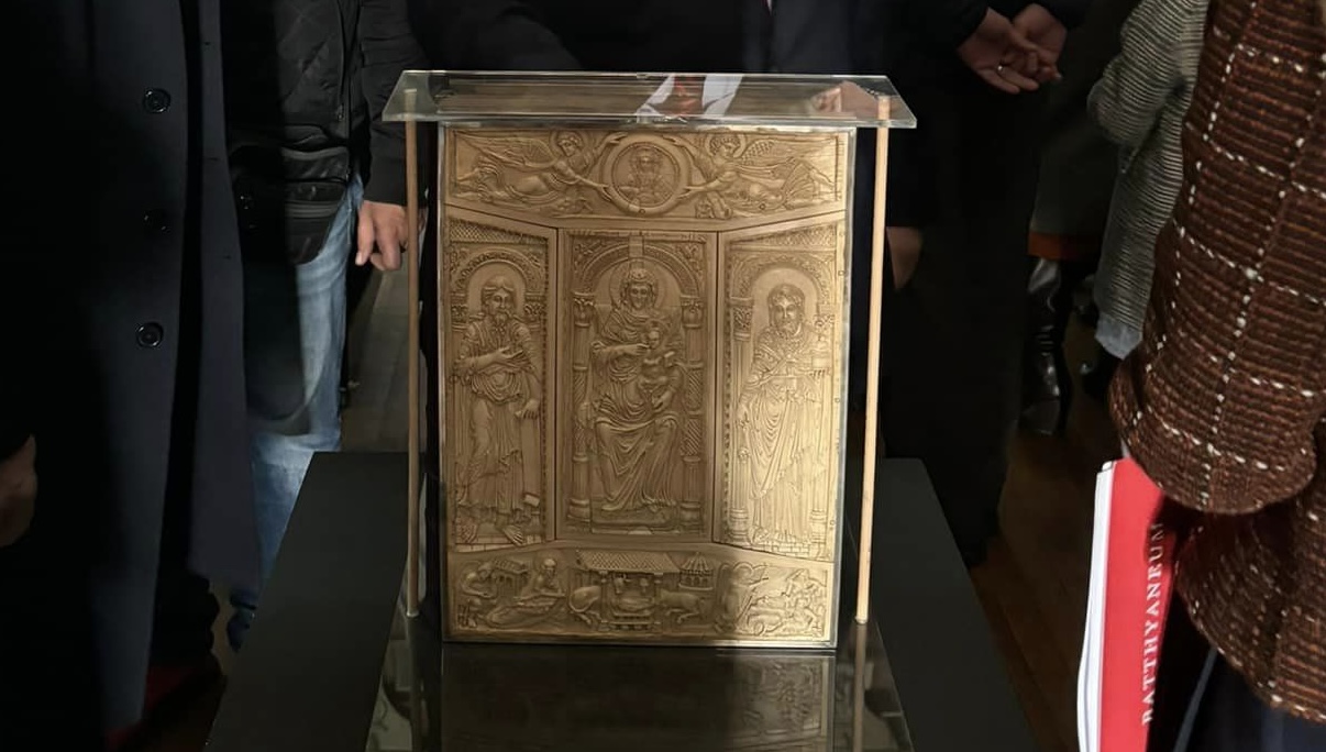 Codex Aureus expus la Biblioteca Batthyaneum, patrimoniu UNESCO | sursa foto: Digi24