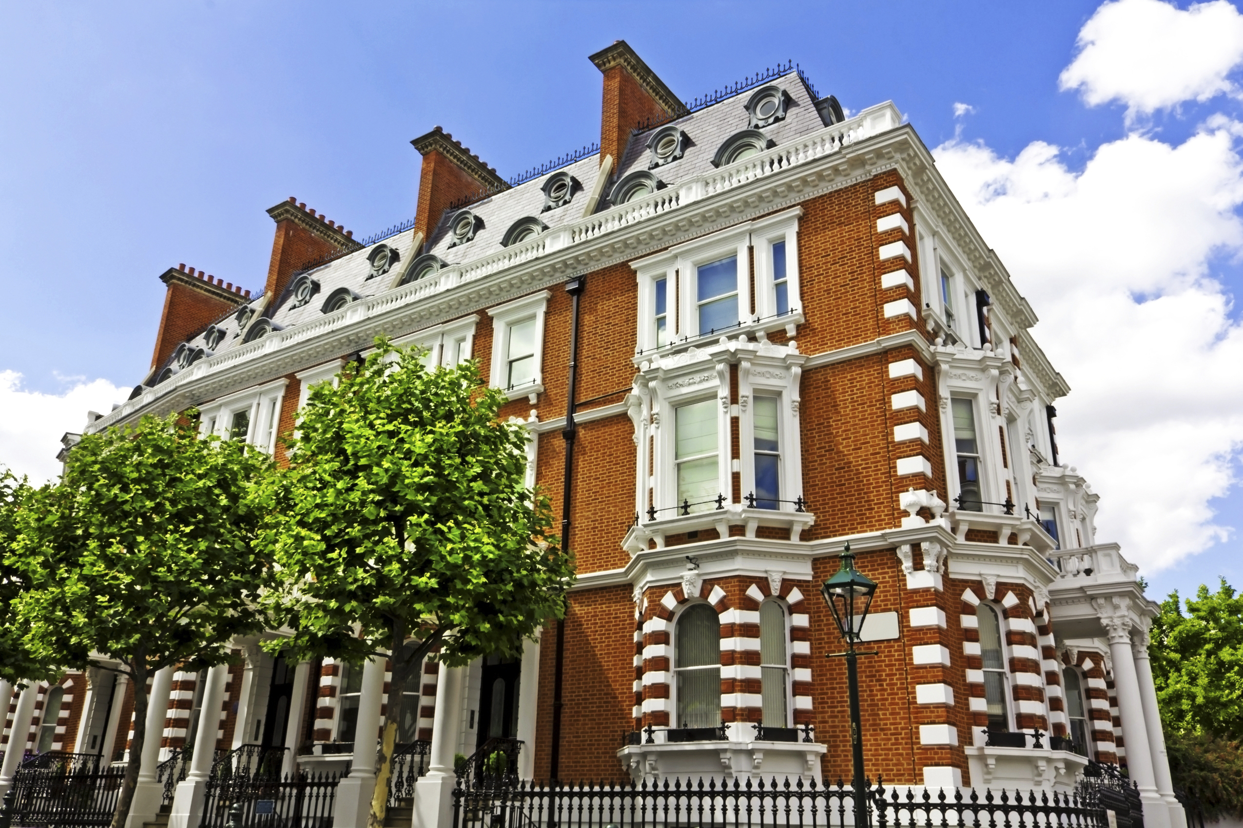 Scandal imobiliar Londra vilă istorică infestată cu molii | sursa foto: Digi24