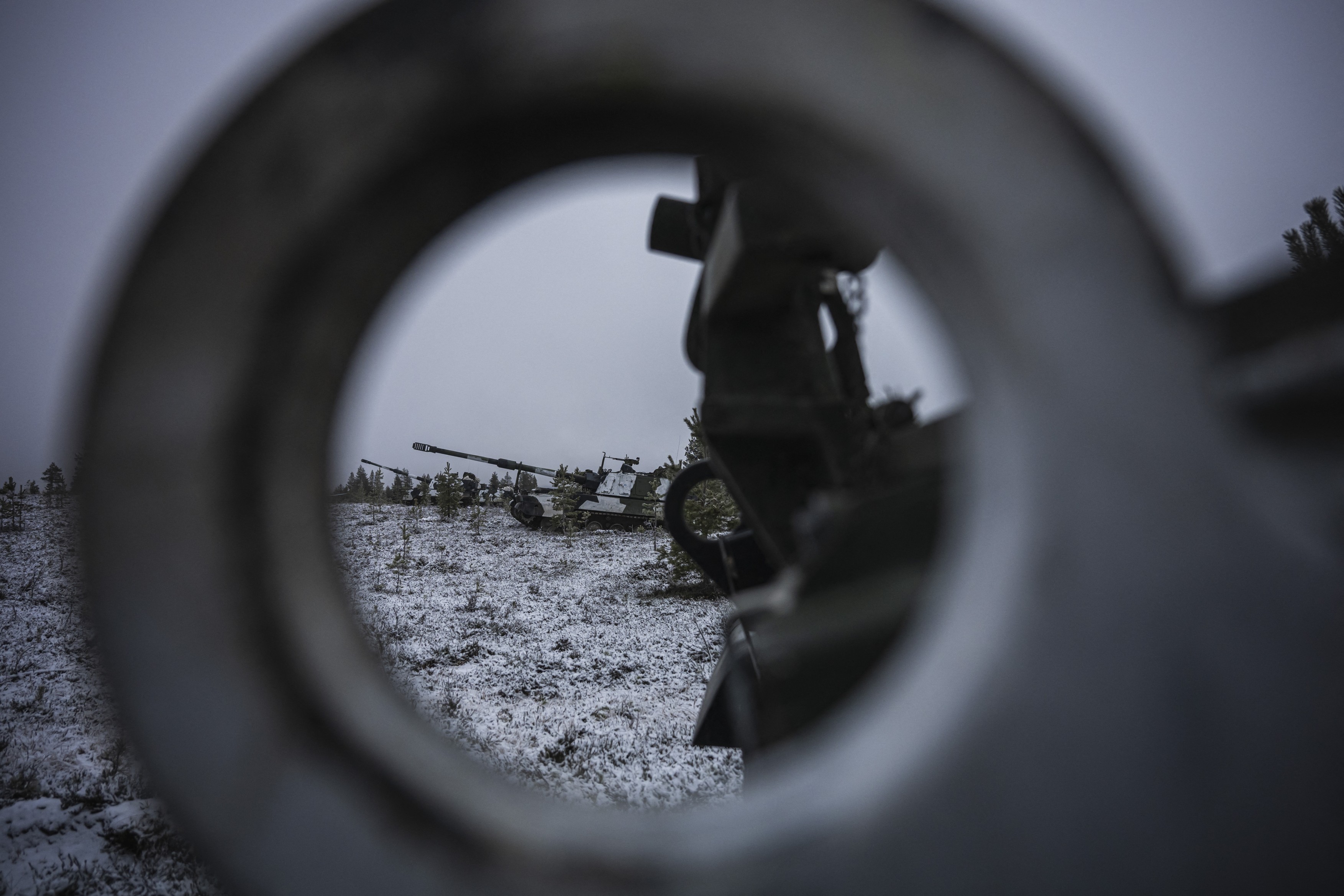 Exercițiu artilerie NATO Dynamic Front 25 în Finlanda aproape de granița cu Rusia | sursa foto: Digi24