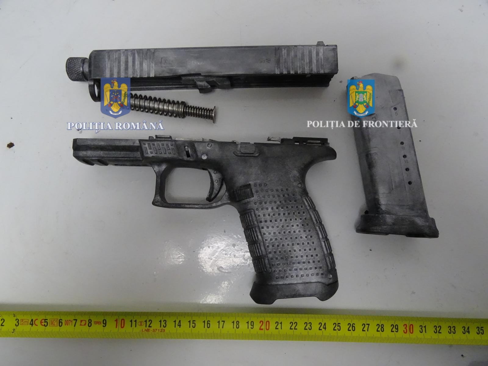 Un bărbat turc a fost arestat în Calafat, după ce polițiștii de frontieră au descoperit 10 pistoale în camionul pe care îl conducea