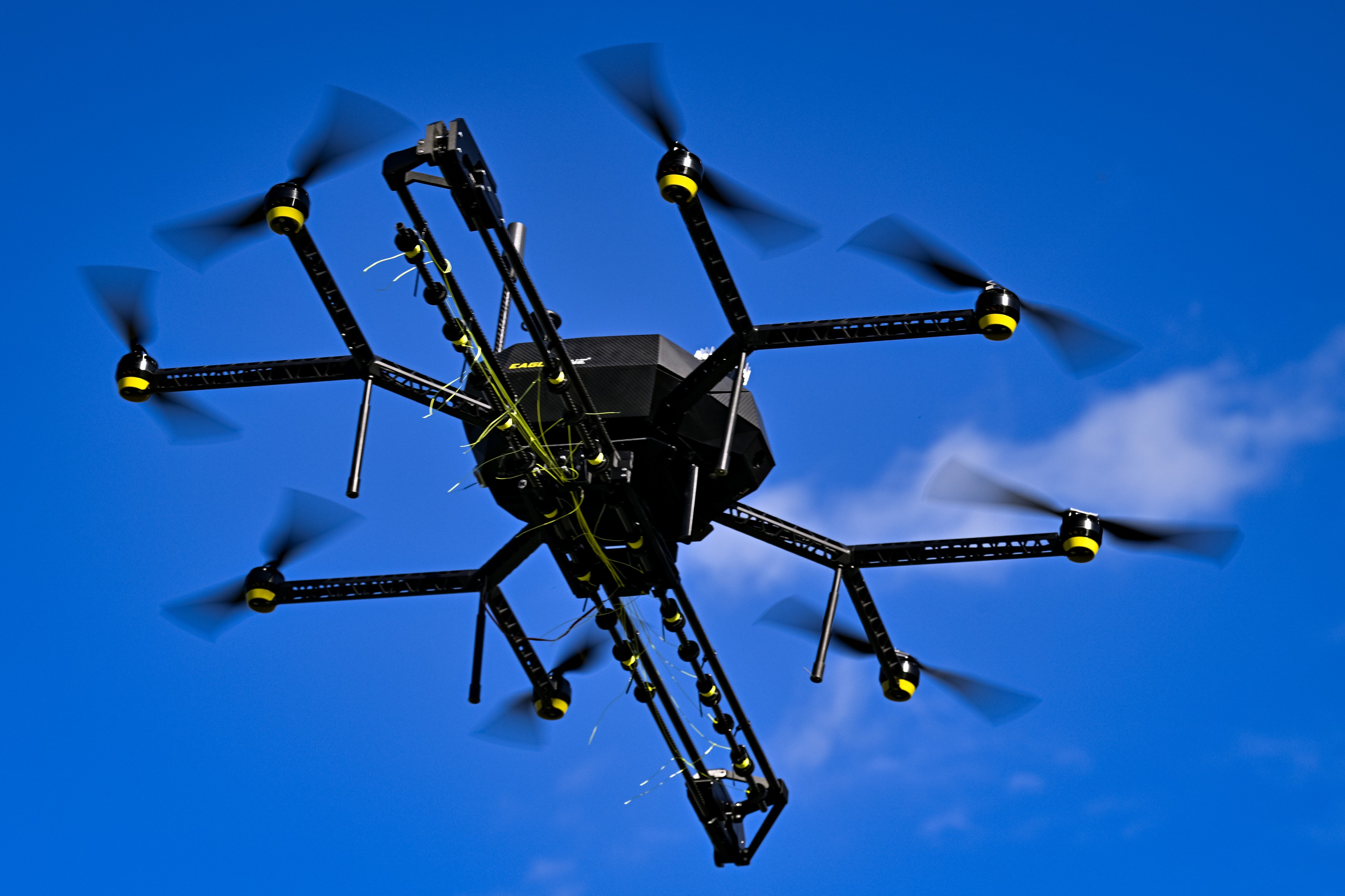 În loc de celebrele rachete Taurus, Germania va trimite Ucrainei 4000 de drone pilotate de inteligența artificială