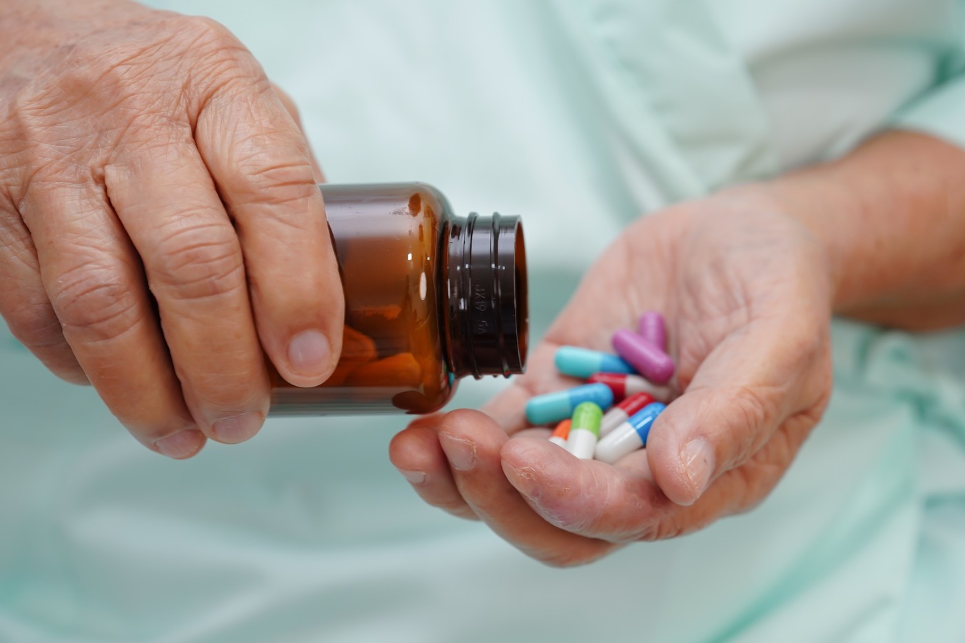 Crimele care au schimbat felul cum luăm medicamente. Milioane de oameni terorizați de un ucigaș care a ascuns cianură în paracetamol