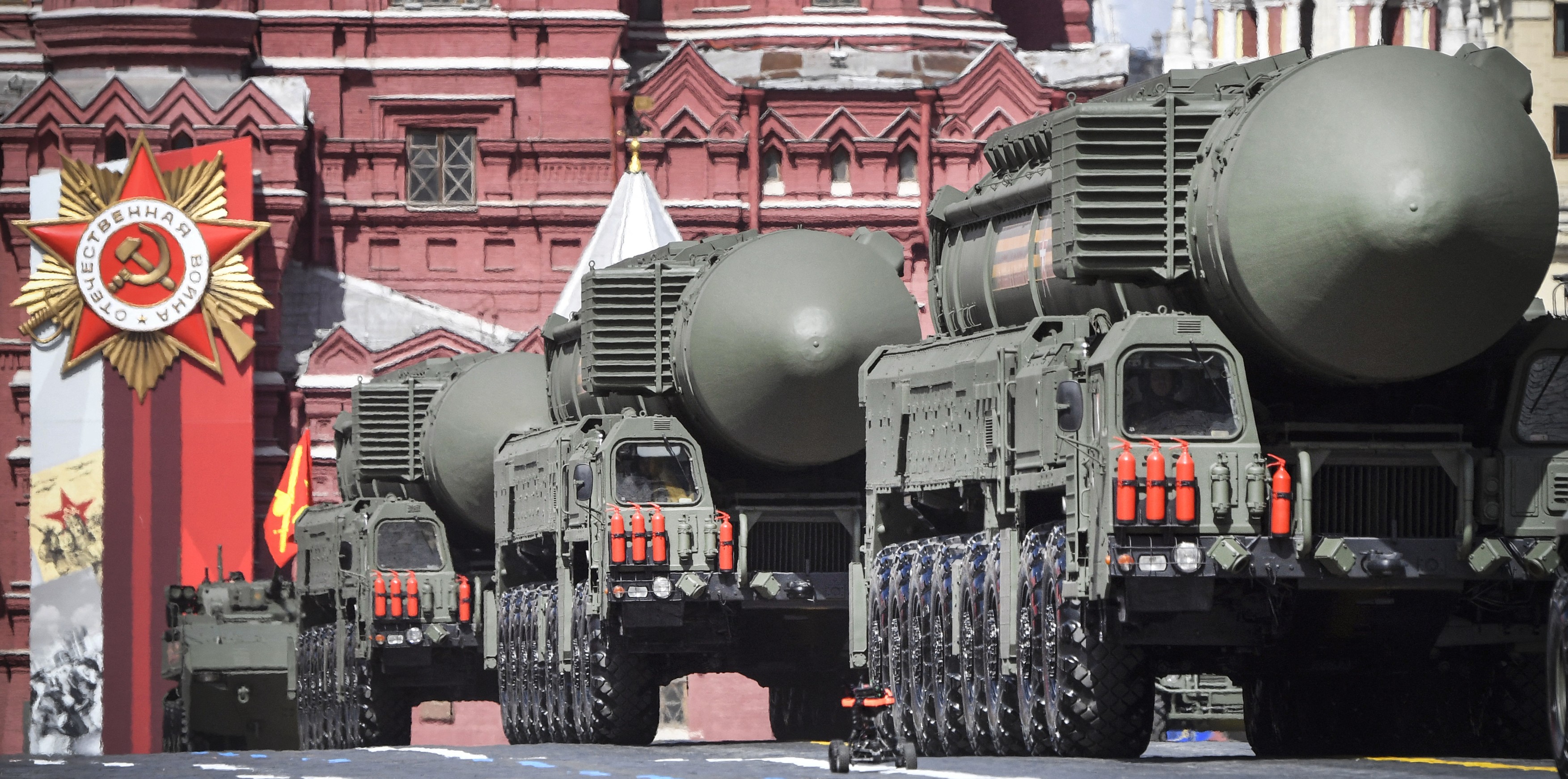 Kremlinul amenință că-și va „formaliza” doctrina pentru a răspunde cu un atac nuclear, dacă Ucraina va ataca Rusia cu arme occidentale