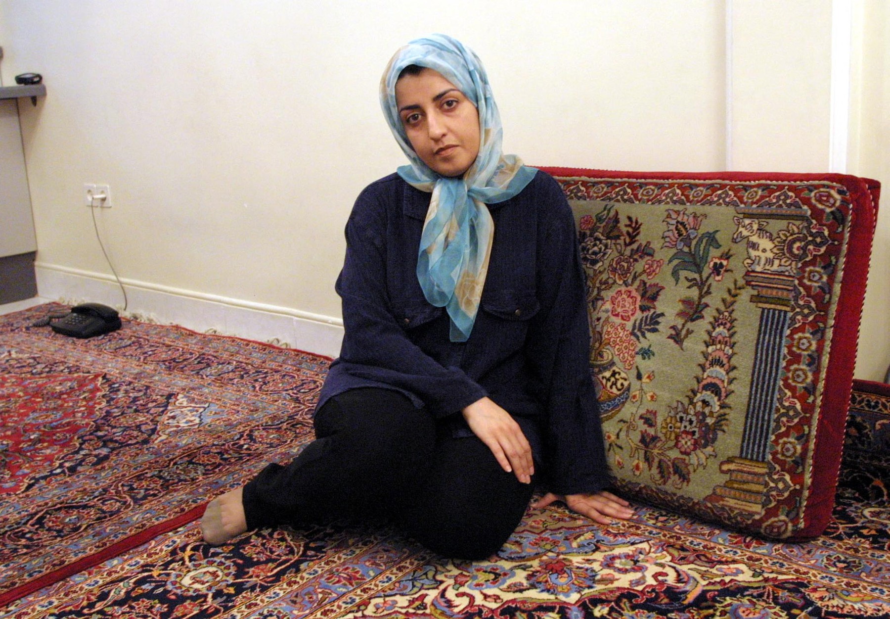 Laureata Premiului Nobel pentru Pace, Narges Mohammadi, operată de urgență în timpul arestului din Iran. Este suspectă de cancer