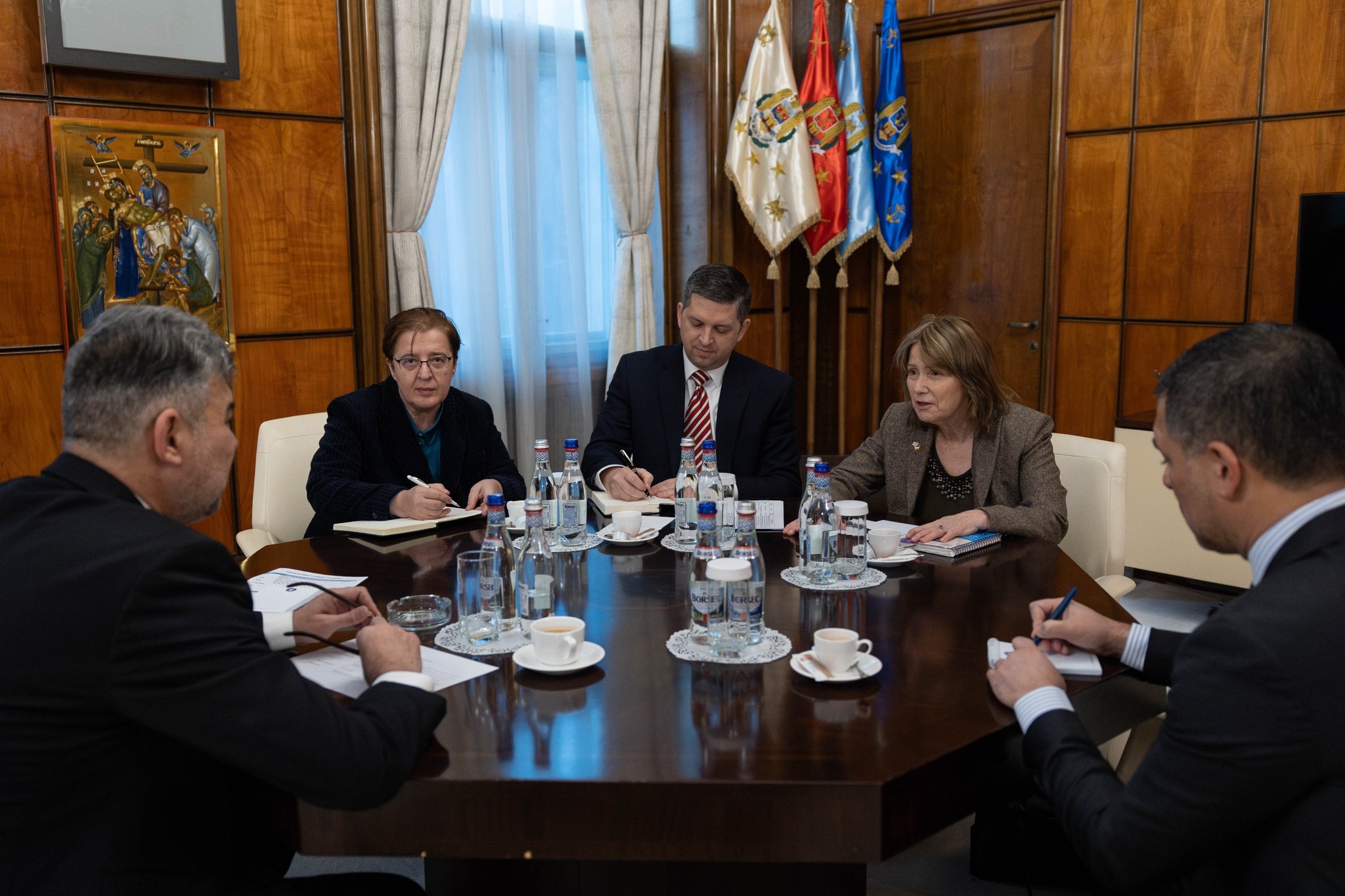 Ciolacu, după întâlnirea cu ambasadoarea americană la București: „În viitorul apropiat, românii vor putea călători fără vize în SUA”