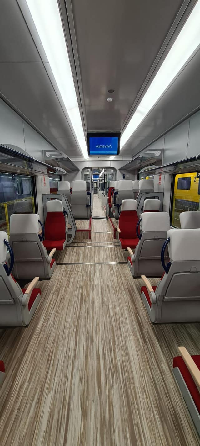 VIDEO Cum arată primul tren nou cumpărat de România în ultimii 20 de ani. Azi a făcut prima călătorie