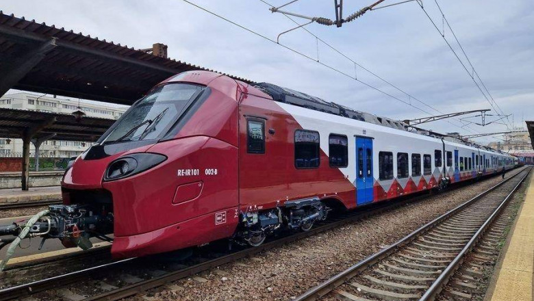 CFR Călători anunţă că va introduce în circulaţie, începând de miercuri, 20 noiembrie, primul tren electric format din material rulant nou, respectiv rama electrică RE-IR TS02 Alstom Coradia Stream