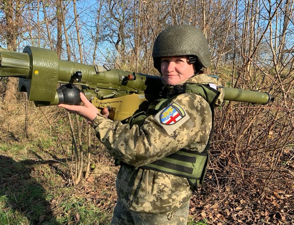 Momentul în care o fostă educatoare de grădiniță doboară o rachetă de croazieră rusească utilizând un sistem antiaerian sovietic