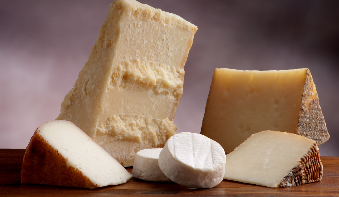 Furtul celor 22 de tone de cheddar nu este un jaf singular. De ce sunt interesați hoții de brânzeturile de lux