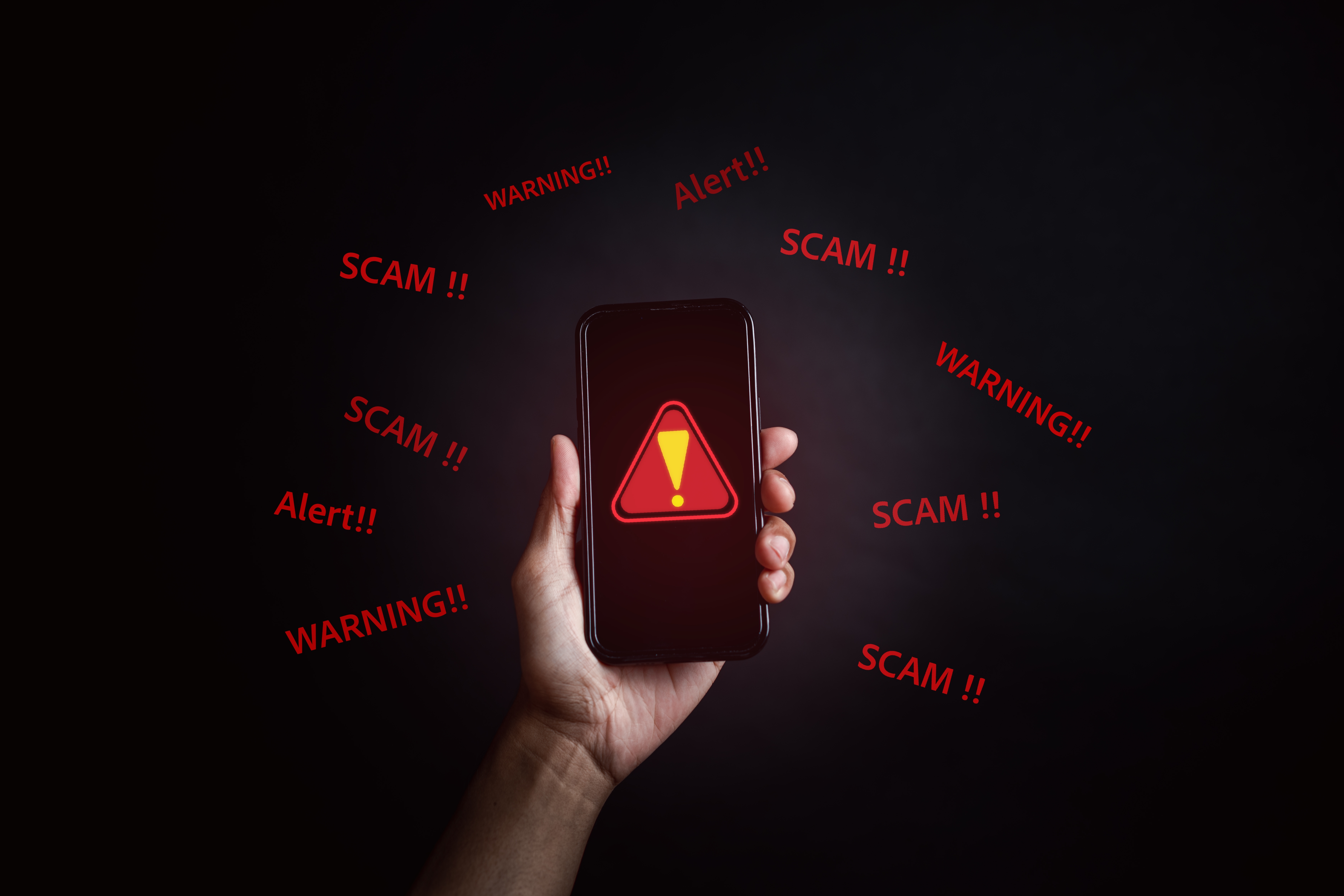 Noua metodă prin care românilor le sunt furați banii din bancă: brokerul fals care cere instalarea de aplicații pe mobil