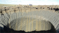 un crater uriaș din peninsula Iamal, Siberia