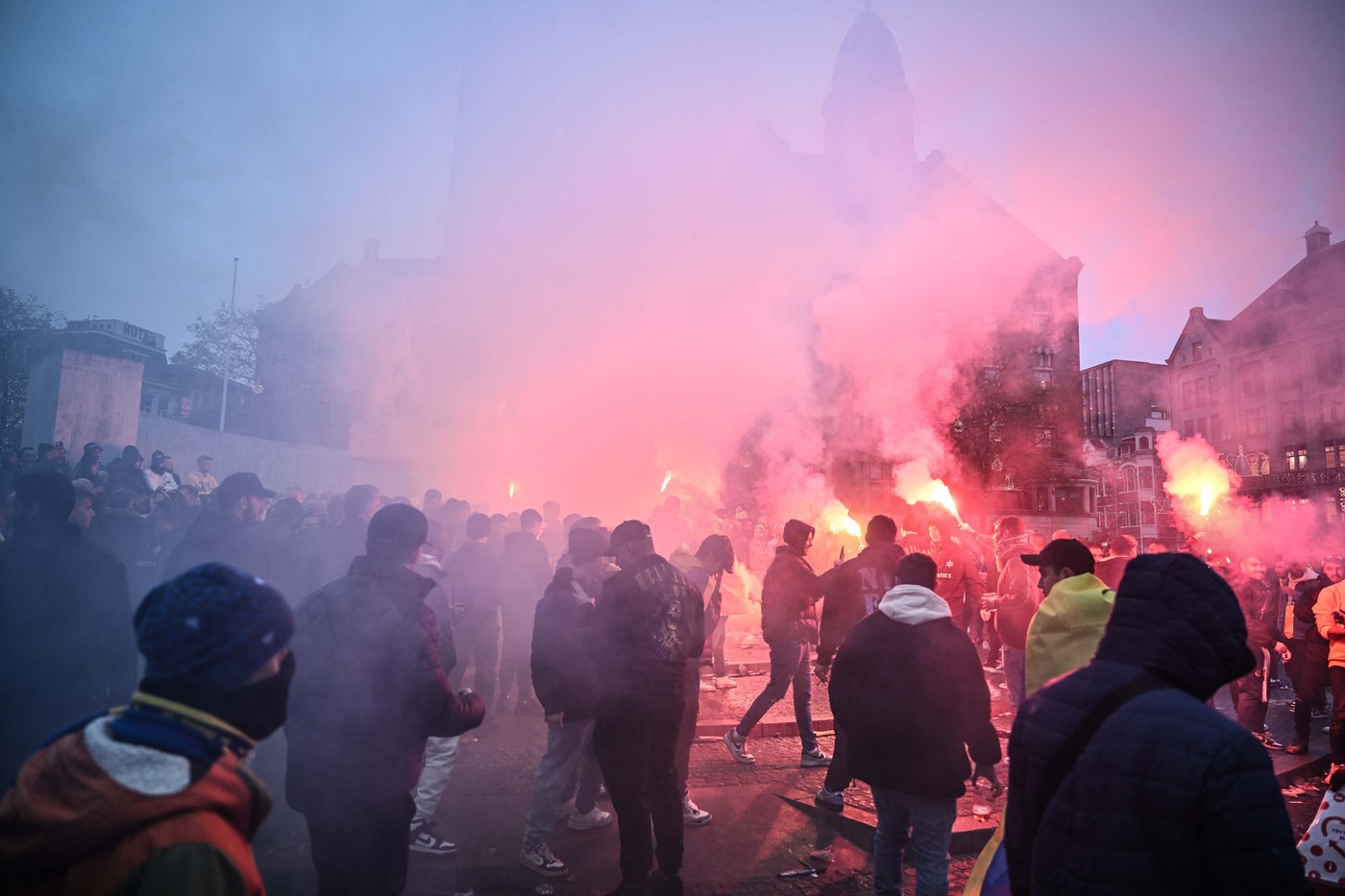 Un „cocktail toxic” a dus la violențele din Amsterdam. Raportul autorităților despre atacul asupra fanilor echipei Maccabi Tel-Aviv