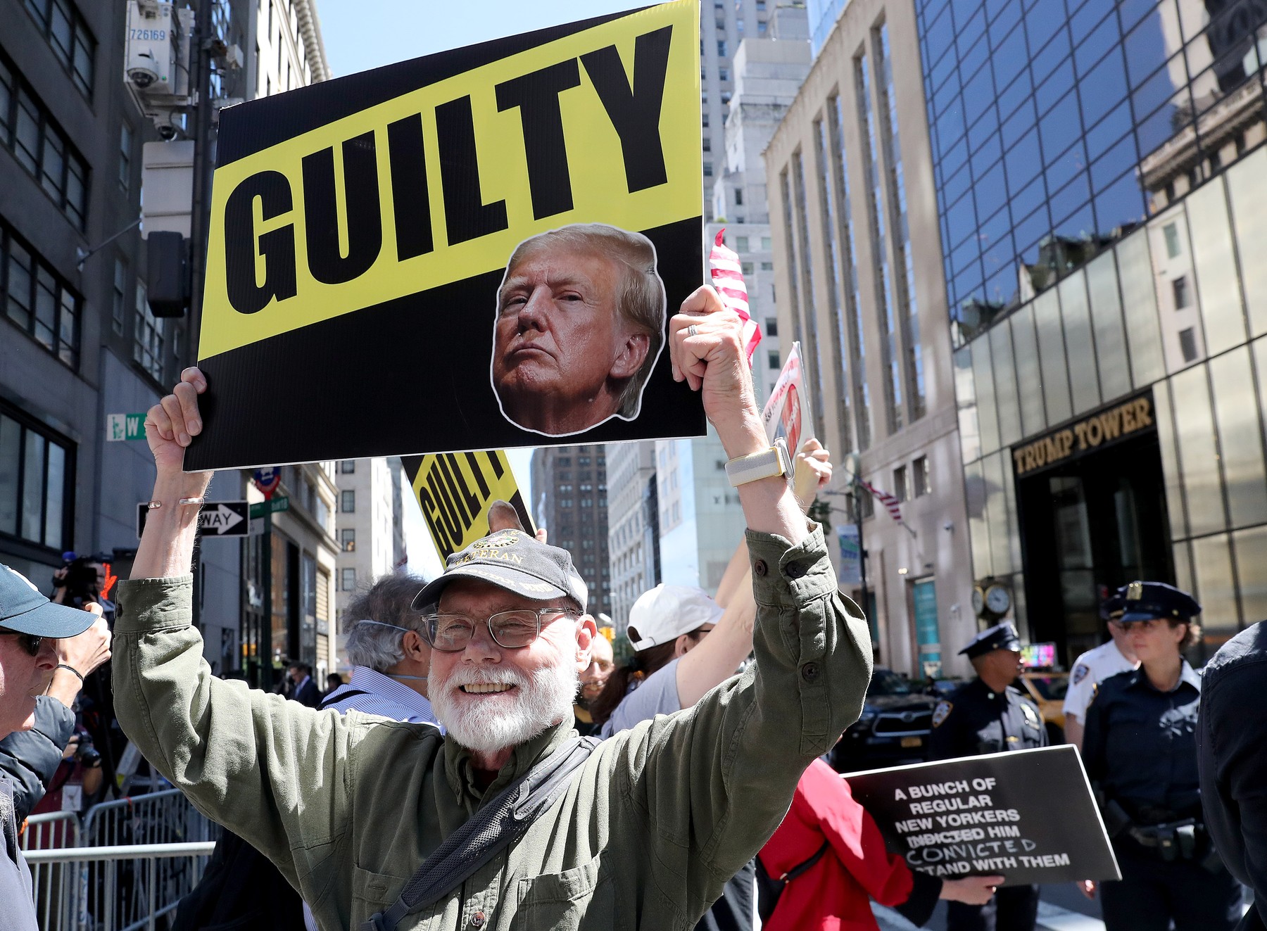 Decizia de a anula sau nu condamnarea lui Trump în cazul Stormy Daniels a fost amânată
