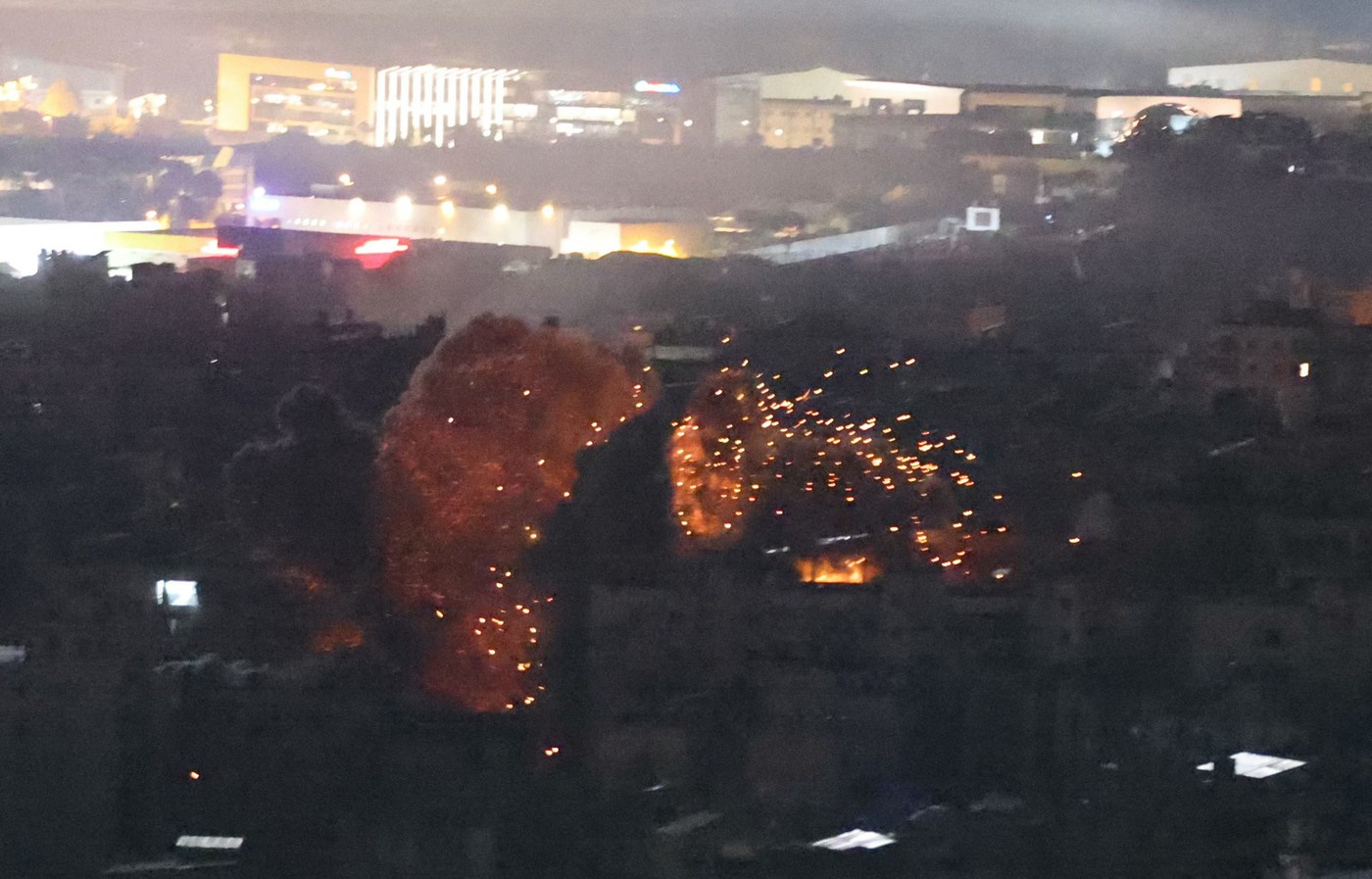 Armata israeliană a bombardat suburbiile sudice ale Beirut. Peste 20 de persoane ucise și în centrul Libanului