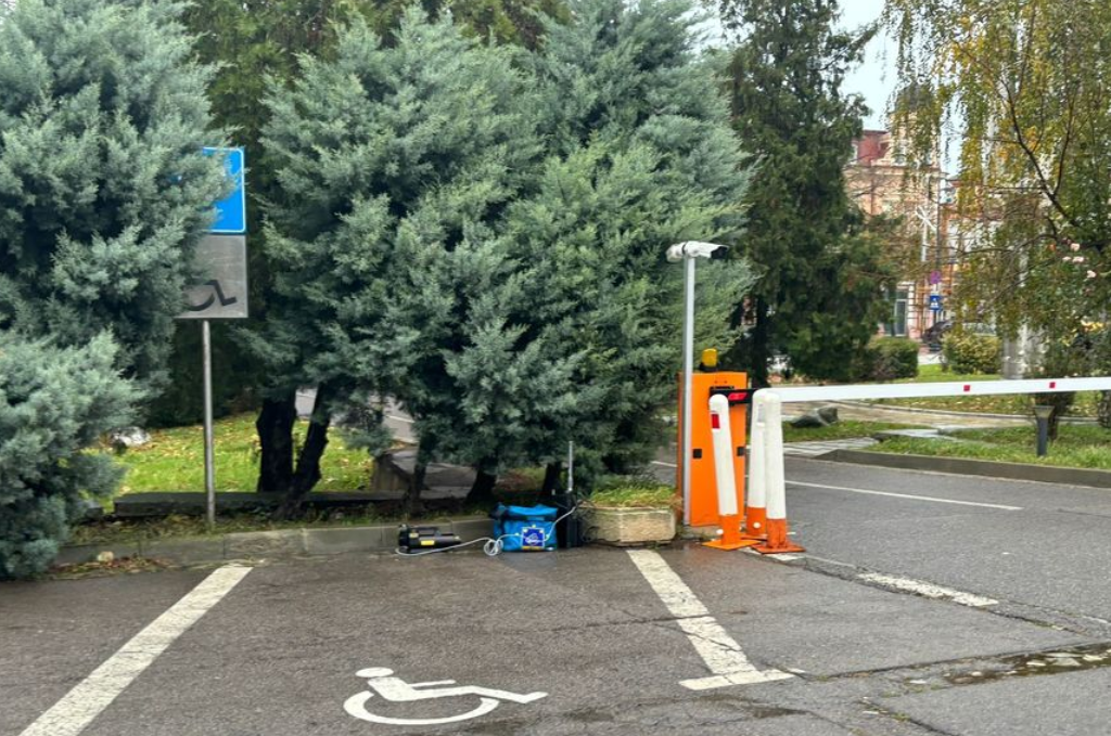 Un bagaj suspect lăsat în fața Prefecturii Constanța a stârnit panică printre cetățeni. Ce au descoperit pirotehniștii