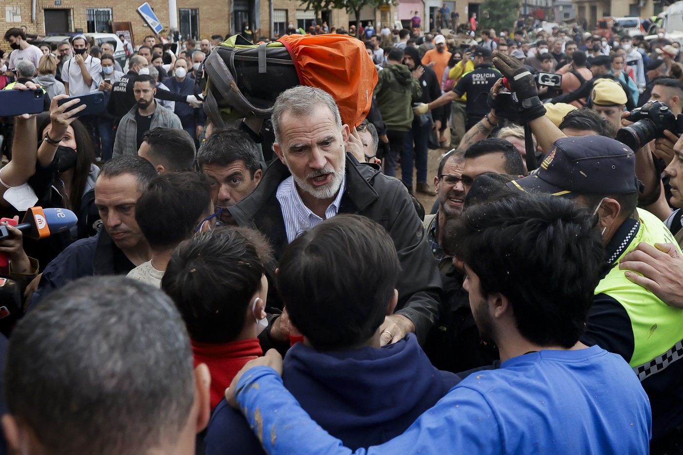 Regele Felipe al VI-lea se va reîntoarce în Valencia, regiune lovită de inundații, după ce lumea l-a huiduit și a aruncat cu noroi