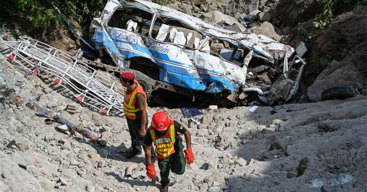 Tragedie în Pakistan: 14 morți după un accident de autobuz