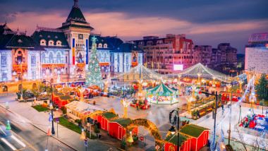 Târgul de Crăciun din Craiova se deschide vineri, 15 noiembrie. Aici poate fi admirată sania zburătoare a lui Moș Crăciun. Foto Shutterstock