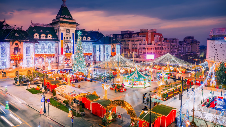 Târgul de Crăciun din Craiova se deschide vineri, 15 noiembrie. Aici poate fi admirată sania zburătoare a lui Moș Crăciun. Foto Shutterstock