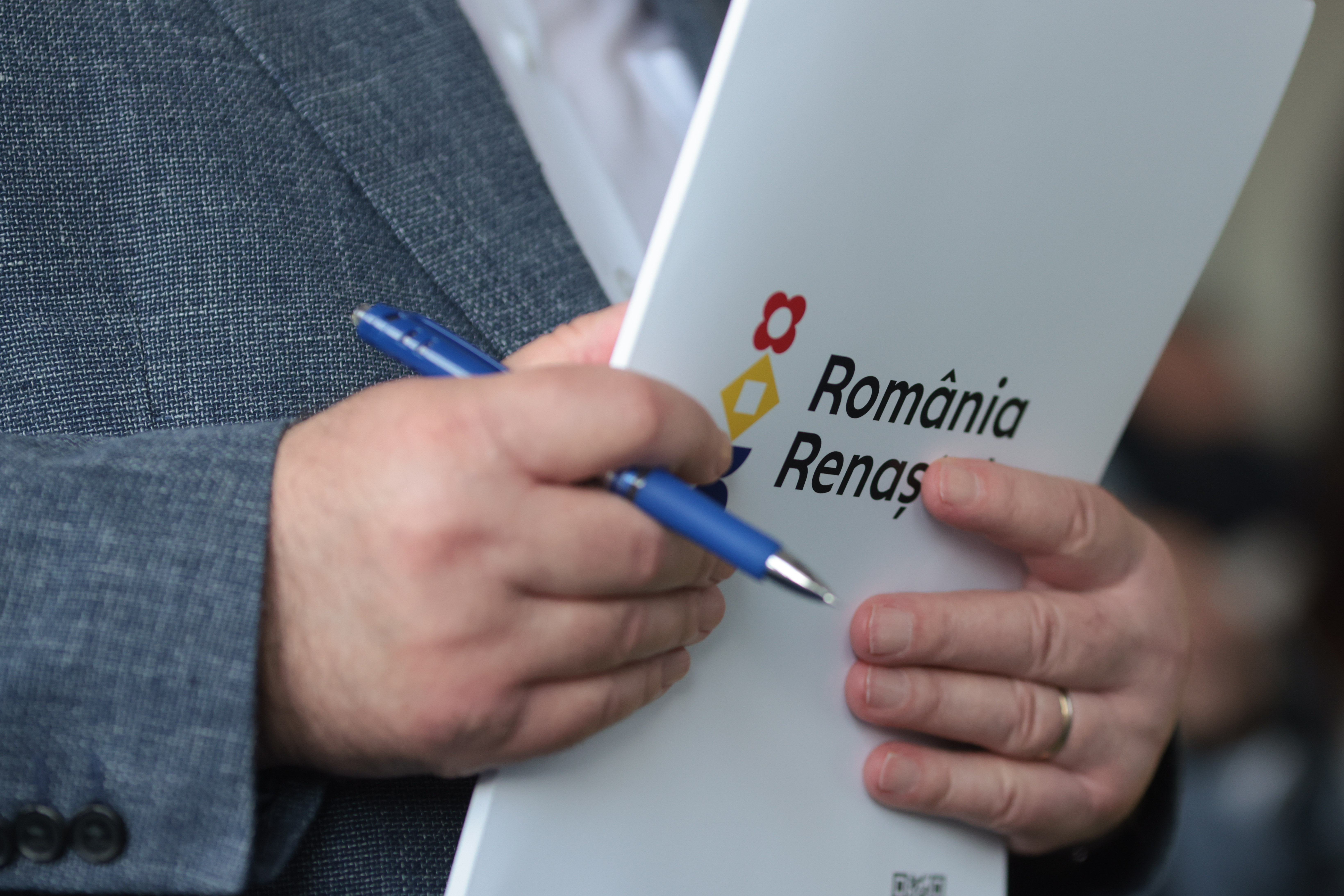 Un fost colaborator al campaniei lui Geoană acuză că nu a fost plătit pentru munca lui