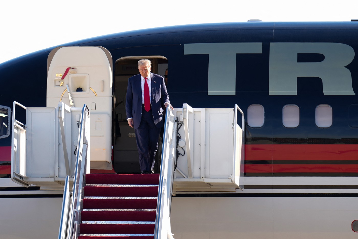 Donald Trump a ajuns la Washington pentru a se întâlni cu Joe Biden la Casa Albă. Ce vor discuta
