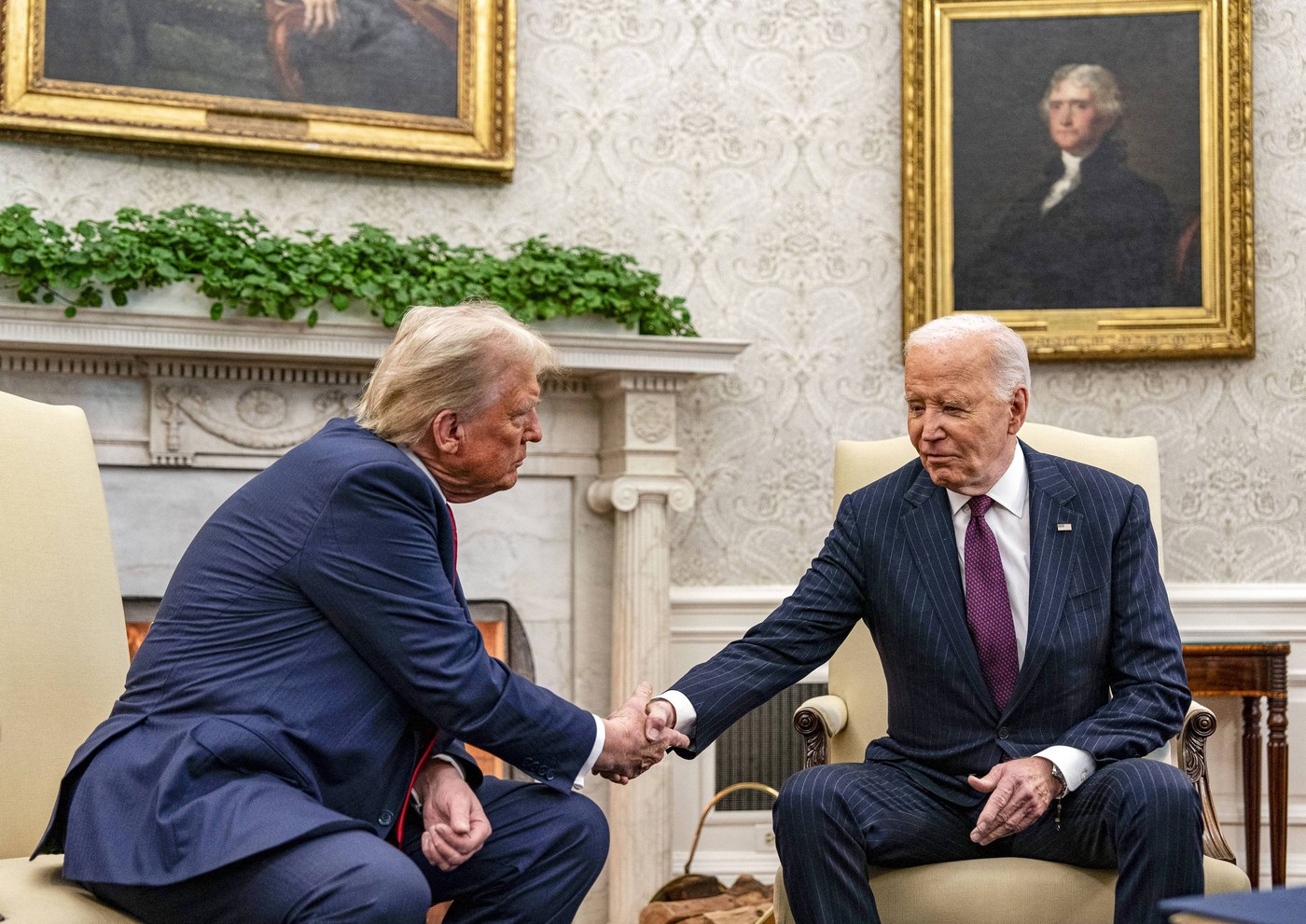 Donald Trump a fost primit de Joe Biden la Casa Albă și a promis o tranziție „fără probleme”