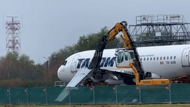 airbus al tarom taiat in bucati in fata hangarului de la otopeni