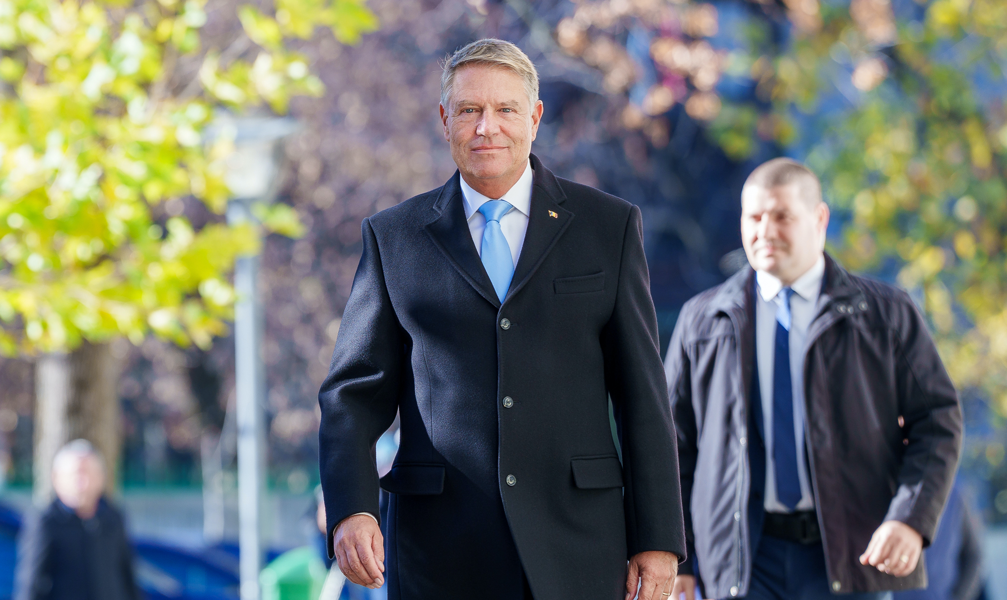 Klaus Iohannis, împreună cu soţia la slujba de Florii, la Sibiu. Mesajul transmis de fostul preşedinte